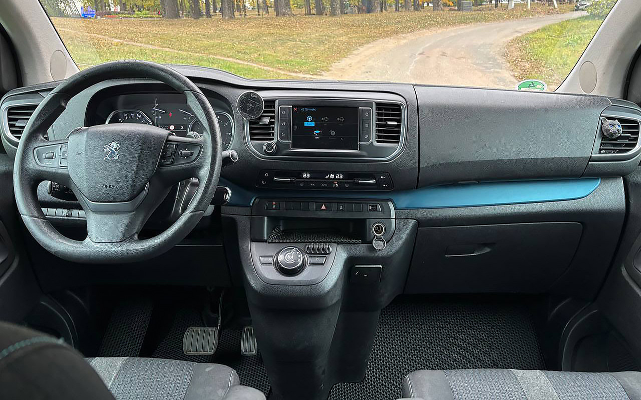 Peugeot Traveller 2017
